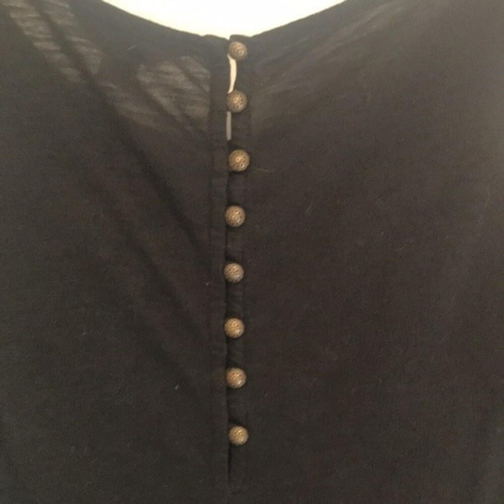 Lucky Brand Size S Black Cold Shoulder Boho Embroidered Knit top Flutter Sleeve - Picture 3 of 3